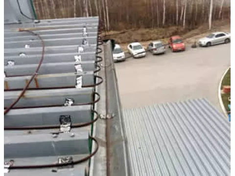Монтаж системы антиобледенения карниза крыши