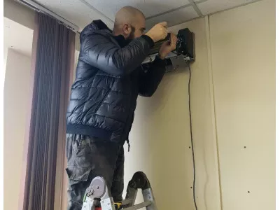 Установка кондиционера в офисе постоянного клиента Ильи – доверие к профессионалам