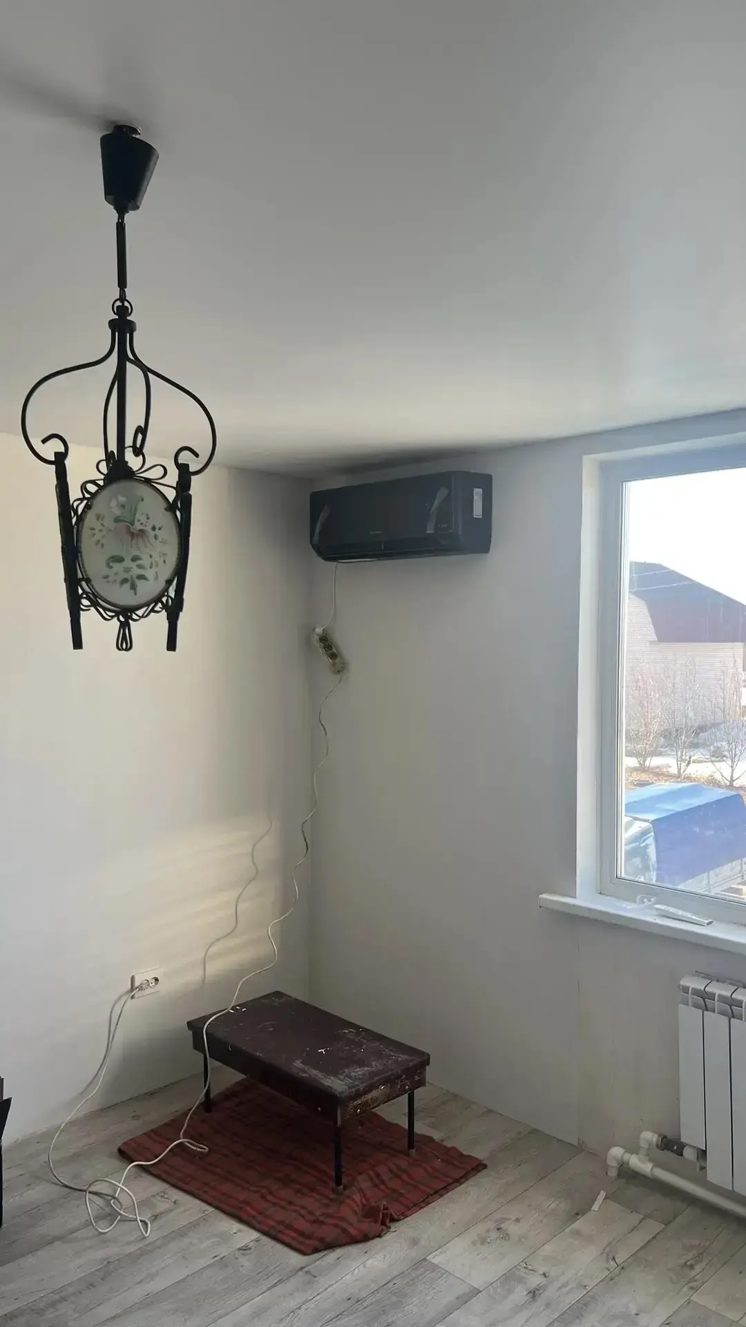 Монтаж внутреннего блока Royal Thermo Barocco в частном доме в п. Лесной 1