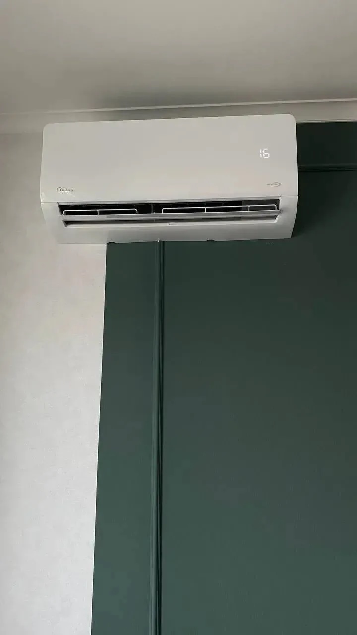 Монтаж кондиционера Midea Paramount Inverter в Барнауле ЖК Времена года 1