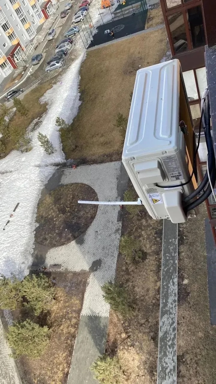 Монтаж наружного блока кондиционера на фасаде ЖК Времена года Барнаул